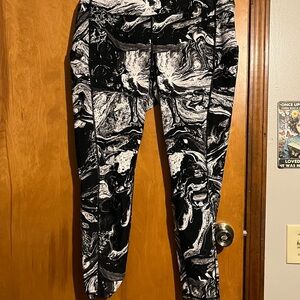 Elegant Marble Pattern Women's Leggings